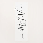 ナマステイニシャルパーソナライズされた白黒 ヨガマット (裏面)