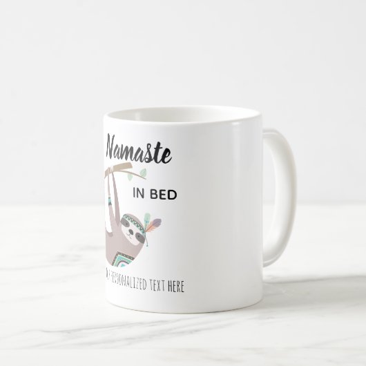 ナマステインベッドスロッおもしろいスヨガマグパーソナライズされた コーヒーマグカップ (正面右)