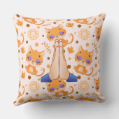 ナマステキャットヨガパターンオレンジお洒落デザイン クッション (裏面)