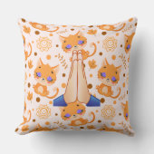 ナマステキャットヨガパターンオレンジお洒落デザイン クッション (正面)