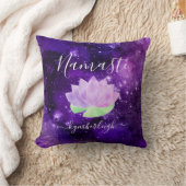 ナマステコズミックパープルロータスフラワーモノグラム名 クッション (ブランケット)