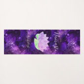 ナマステコズミックパープルロータスフラワーモノグラム名 ヨガマット (裏面(横))