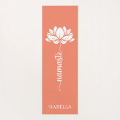 ナマステハスモダンフラワーサーモン名前をカスタムする ヨガマット (裏面)