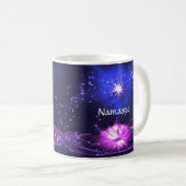 ナマステ引用文パープルクリスタルロータス&スターカップ コーヒーマグカップ (正面右)