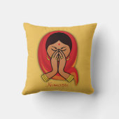 ナマステ・グリーティングで頭のスカーフをしたヒンドゥー教の女性 クッション (裏面)