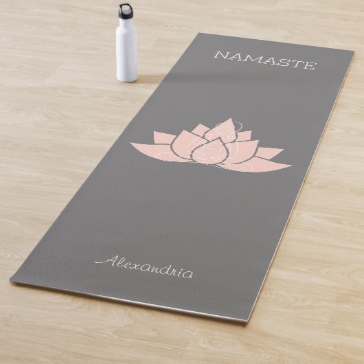ナマステ·ヨガ·ウーマンがグラフィック·グレーをポーズ ヨガマット (インサイチュ)
