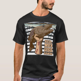 ナマズを素手で釣る 本物の男は手を使う Tシャツ