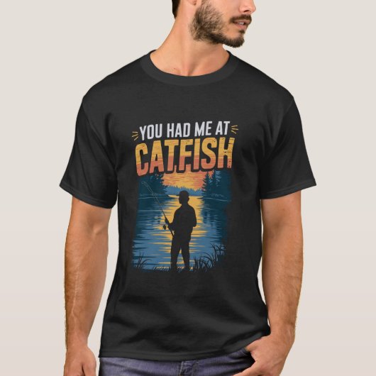 ナマズ愛好家のためのナマズ釣りデザイン Tシャツ (正面)
