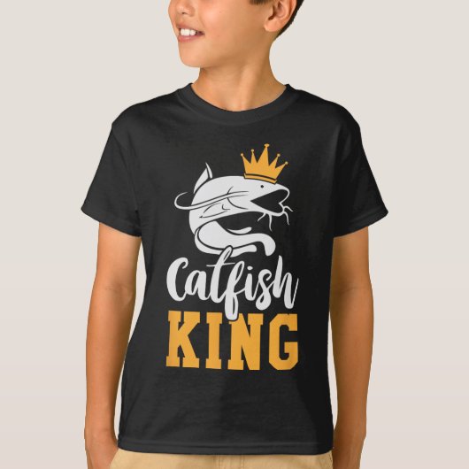 ナマズ王デザインおもしろいナマズ魚釣りプレゼント Tシャツ (正面)
