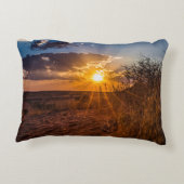 ナミビアのカラハリ砂漠に沈む夕日 アクセントクッション (裏面)