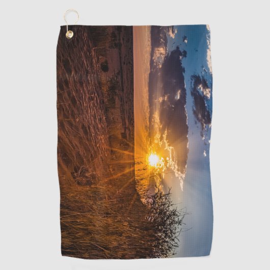 ナミビアのカラハリ砂漠に沈む夕日 ゴルフタオル (正面)