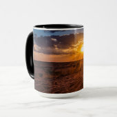 ナミビアのカラハリ砂漠に沈む夕日 マグカップ (正面左)