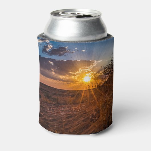 ナミビアのカラハリ砂漠に沈む夕日 缶クーラー (缶裏面)