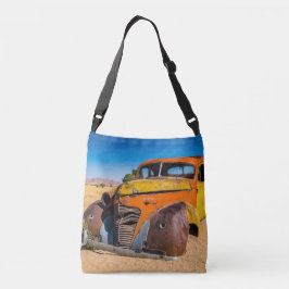 ナミビアのソリティアにある古い廃車 クロスボディバッグ