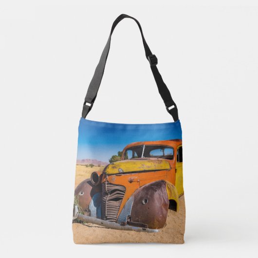 ナミビアのソリティアにある古い廃車 クロスボディバッグ (裏面)