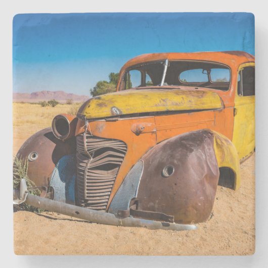 ナミビアのソリティアにある古い廃車 ストーンコースター (正面)