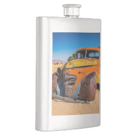 ナミビアのソリティアにある古い廃車 フラスク