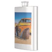 ナミビアのソリティアにある古い廃車 フラスク (左)