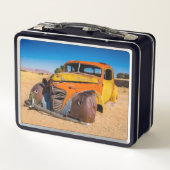 ナミビアのソリティアにある古い廃車 メタルランチボックス (裏面)