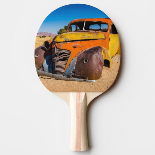 ナミビアのソリティアにある古い廃車 卓球ラケット (裏面)