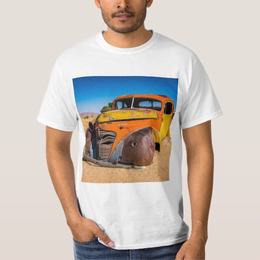 ナミビアのソリティアにある古い廃車 Tシャツ (正面)