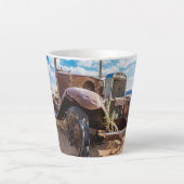 ナミビアのソリティアにある古くて捨てられた#3車 カフェラテマグ (正面)