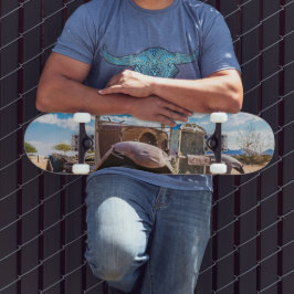 ナミビアのソリティアにある古くて捨てられた#3車 スケートボード