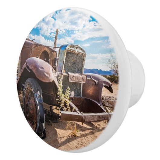 ナミビアのソリティアにある古くて捨てられた#3車 セラミックノブ (右)