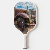 ナミビアのソリティアにある古くて捨てられた#3車 ピックルボールラケット (裏面)