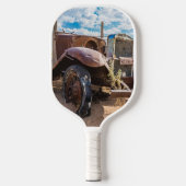 ナミビアのソリティアにある古くて捨てられた#3車 ピックルボールラケット (正面)