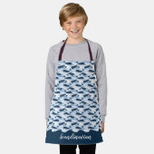 ナルファルパーソナライズされたウェーブアロバープリントブルー エプロン (着用した状態)