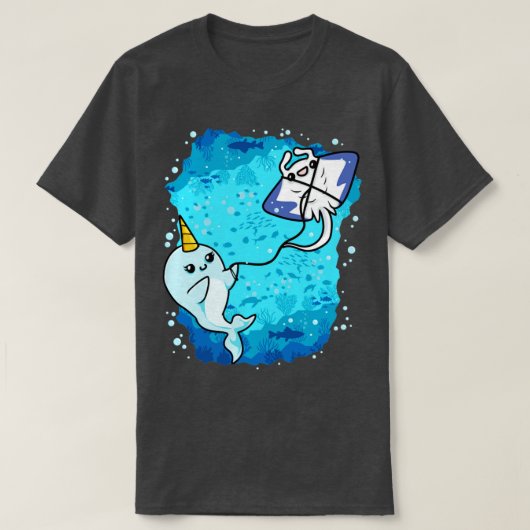 ナルファル飛んでいるマンタレイカイト Tシャツ (デザイン正面)