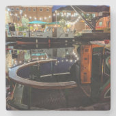 ナローボートコースター：リーズ運河の流域の夜。 ストーンコースター (正面)