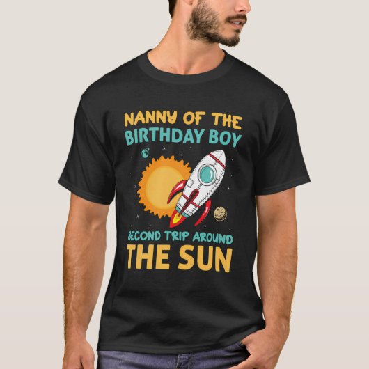 ナンニーオブザ誕生日ボーイのまわりにSの2番目の旅 Tシャツ (正面)