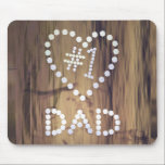ナンバーワンパパオンウッド マウスパッド<br><div class="desc">#1パパは、ハートの内側の木製の背景にすりばたきネジで綴り出されている。父素晴らしの日、特に木工や大工に興味のあるパパのために！</div>