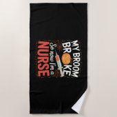 ナースおかしなハロウィーン看護エッセンシャルシャツ ビーチタオル (正面)