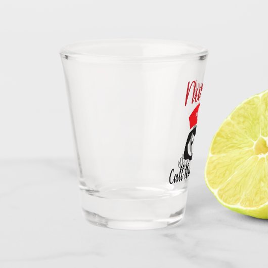 ナースおもしろいは射撃占領用のショットグラスと呼ぶ ショットグラス (左)