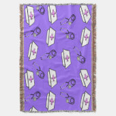 ナースによって編まれる総括的な紫色 スローブランケット (正面縦)