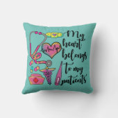 ナースのハートは自分の患者に属している クッション (裏面)