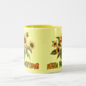 ナースの従業者のヒマワリのデザインのギフト ツートーンマグカップ (中央)