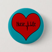 ナースの明るい青の人生の赤EKGのハート 缶バッジ (正面)