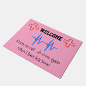 ナースの歓迎されたおもしろいメッセージ ドアマット (アングル)