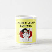 ナースの看護の冗談 コーヒーマグカップ (中央)