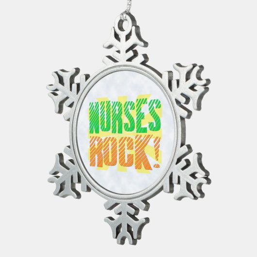 ナースの石の、オレンジまたは緑のおもしろいのナース スノーフレークピューターオーナメント (右)