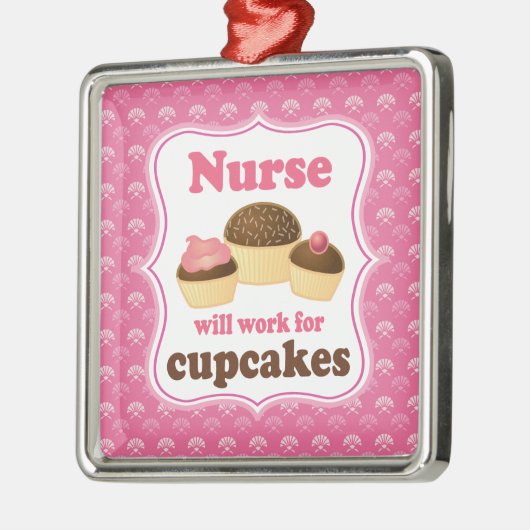 ナースはカップケーキの記念品のために働きます メタルオーナメント (左)