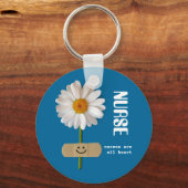 ナースは全ハート。笑顔のデイジープレゼント キーホルダー (正面)