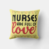 ナースは愛でいっぱいである – ナース クッション (裏面)