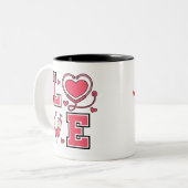 ナースは愛に満ちたハートを持っている… ツートーンマグカップ (正面左)