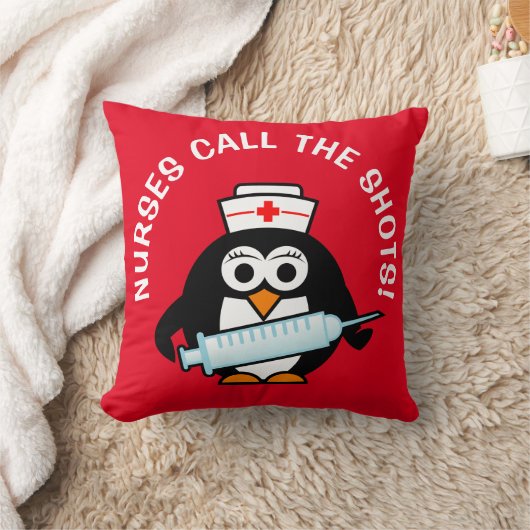 ナースは打撃をおもしろいなペンギンの装飾用クッションと呼びます クッション (ブランケット)