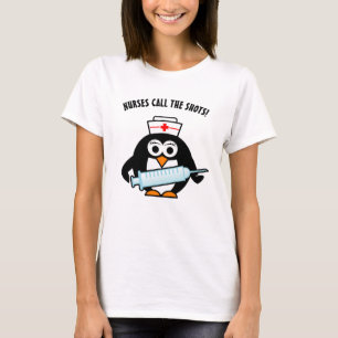 ナースは打撃を とかわいいペンギンの看護のワイシャツ呼びます Tシャツ